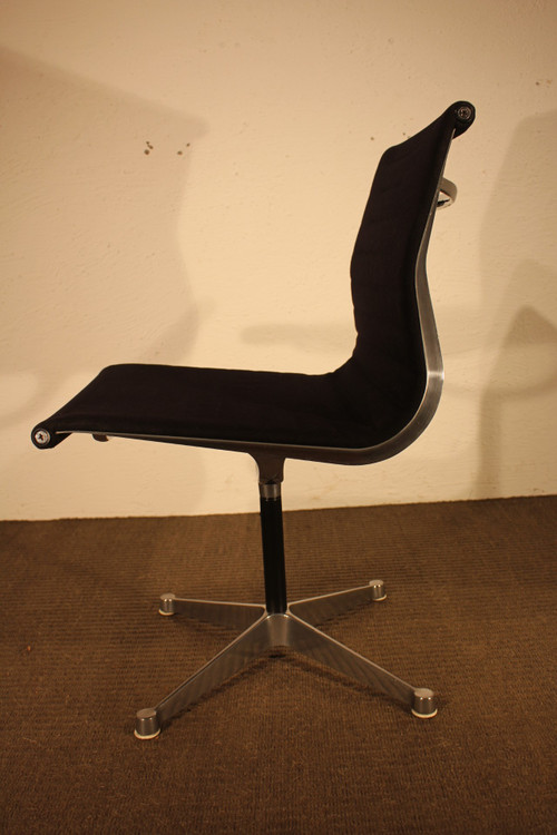 Paar Eames-Stühle