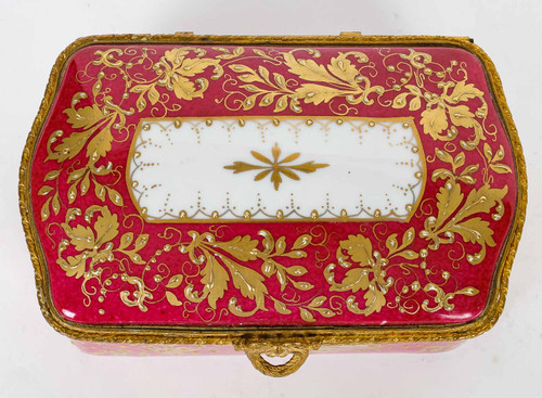 A Limoge porcelain box