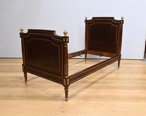 Pair of Mahogany Twin Beds, Louis XVI style - Late 19th century