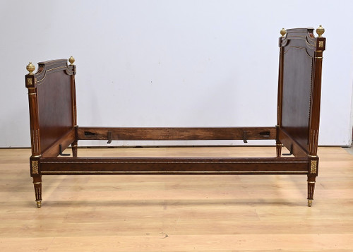 Pair of Mahogany Twin Beds, Louis XVI style - Late 19th century