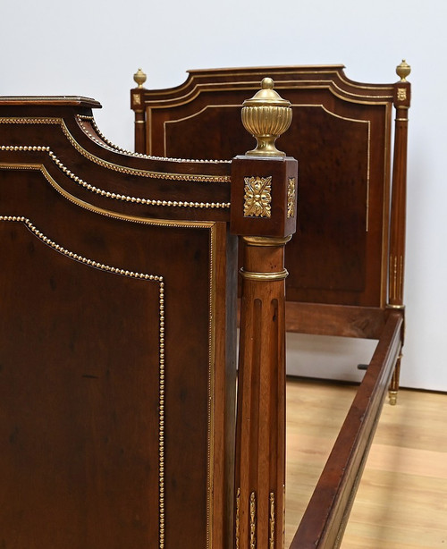 Pair of Mahogany Twin Beds, Louis XVI style - Late 19th century