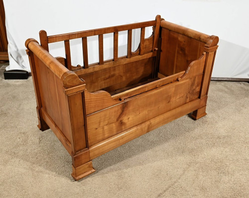 Small Rolling crib in cherry wood - 1900