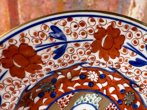 Piatto Imari giapponese decorato con fiori XIX secolo