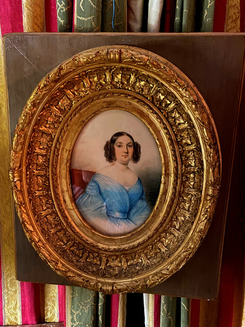 Portrait aru pastel d'une Dame de qualité d'Epoque louis Philippe dans un beau cadre de boiserie