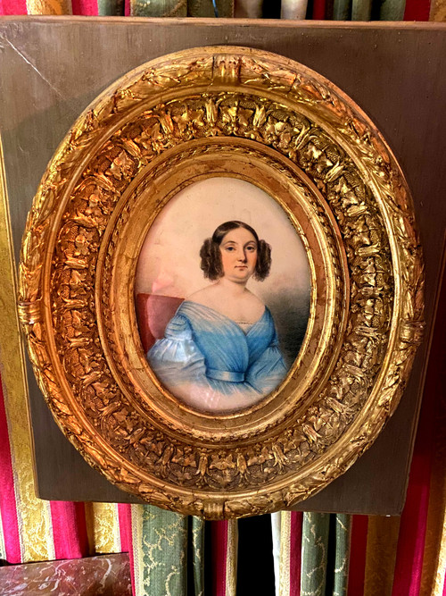 Portrait aru pastel d'une Dame de qualité d'Epoque louis Philippe dans un beau cadre de boiserie