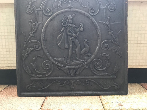 Large antique cast iron fireback from the 18th century ( 83 cm X 83 cm )