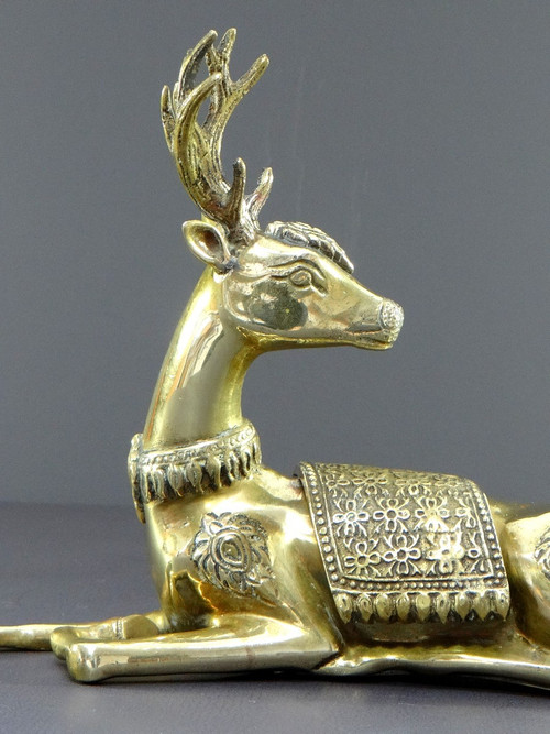 Thaïlande, Années 1960, Sculpture En Bronze Figurant Un Cerf Couché.