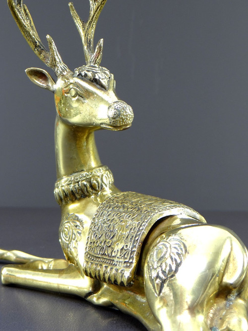 Thaïlande, Années 1960, Sculpture En Bronze Figurant Un Cerf Couché.