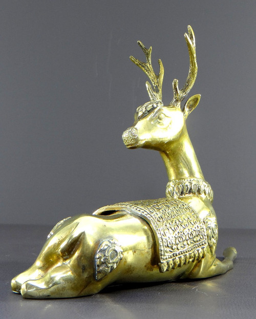 Thaïlande, Années 1960, Sculpture En Bronze Figurant Un Cerf Couché.