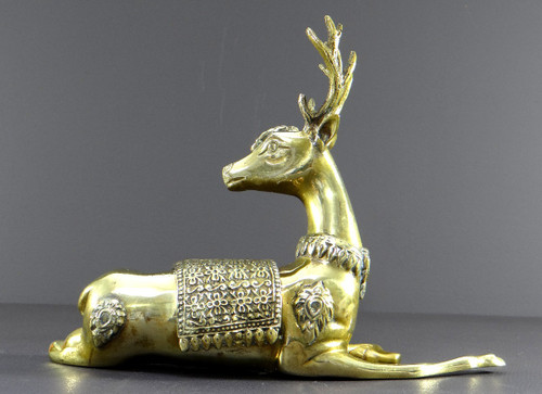 Thaïlande, Années 1960, Sculpture En Bronze Figurant Un Cerf Couché.