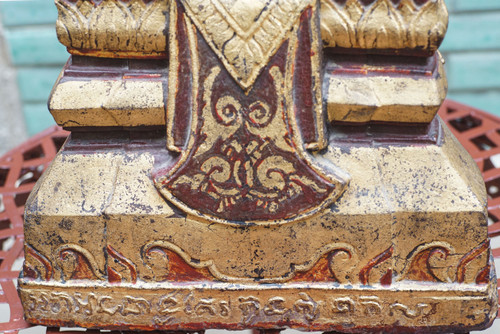 Bemerkenswerter Buddha aus Stein, vergoldet, Thailand