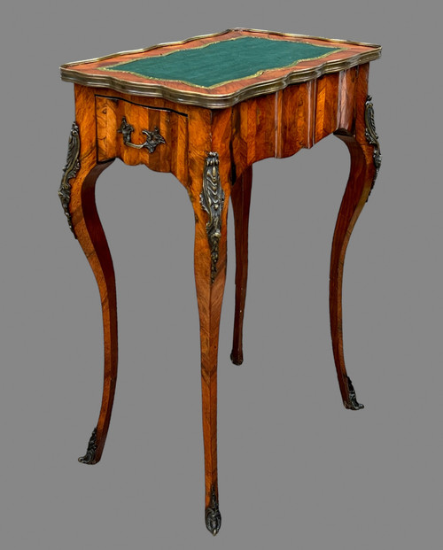 XIXth CENTURY LOUIS XV STYLE ESTAMPLED SALON TABLE / VIOLONED IN MARQUETRY