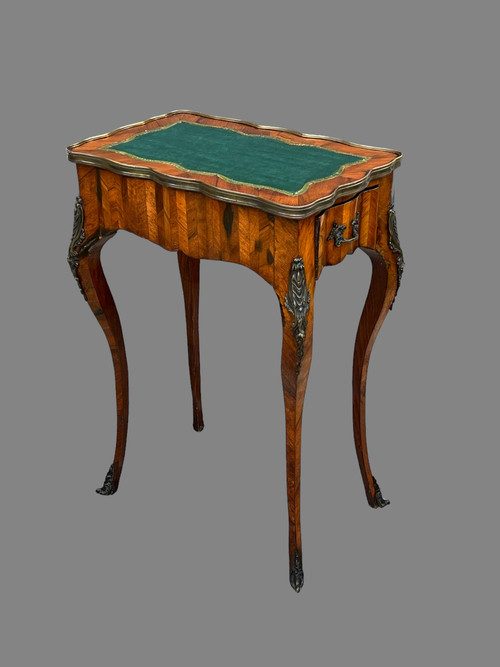 XIXth CENTURY LOUIS XV STYLE ESTAMPLED SALON TABLE / VIOLONED IN MARQUETRY