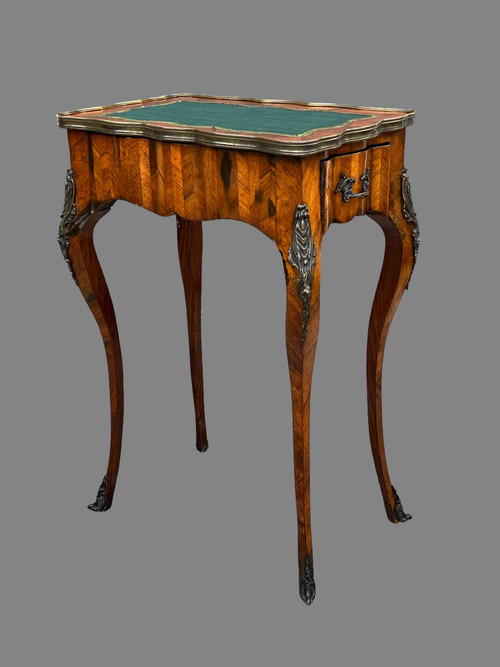 XIXth CENTURY LOUIS XV STYLE ESTAMPLED SALON TABLE / VIOLONED IN MARQUETRY