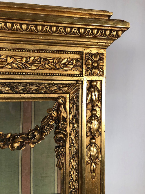 Louis XVI-style gilded stucco and wood display case, circa 1900