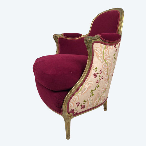 Bergère en bois doré garnie de soie à motifs de fleurs et velours fuchsia, art déco d’inspiration Lo