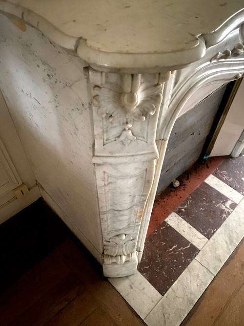 Louis XV style mantel in white Carrara marble XIX century