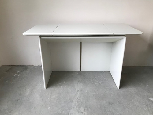 Coiffeuse/Bureau en bois laqué blanc, vers 1980.