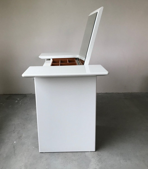 Coiffeuse/Bureau en bois laqué blanc, vers 1980.