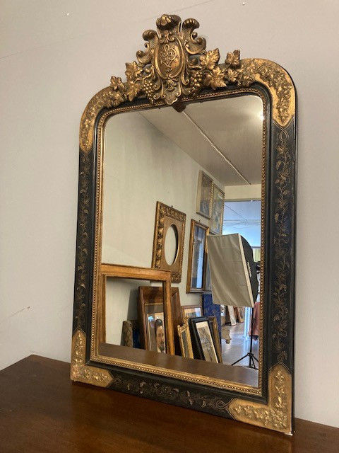 Antique black and gold lacquered mirror. L. Filippo France mid-19th century. Size 118 x 73