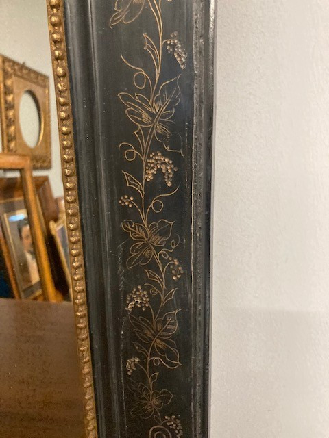 Antique black and gold lacquered mirror. L. Filippo France mid-19th century. Size 118 x 73