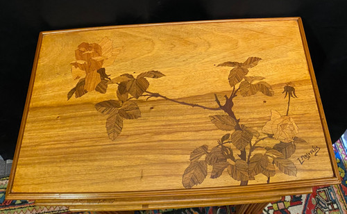 Tables gigognes Ecole de Nancy, signées Majorelle