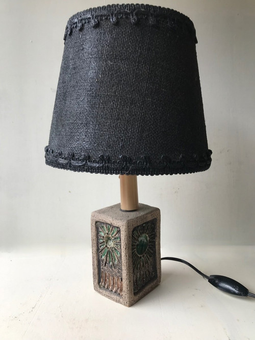 Bedside lamp in stone and ceramic .