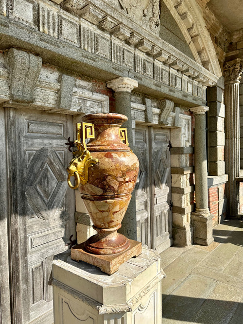 Important marble and gilded bronze vase from the 19th century