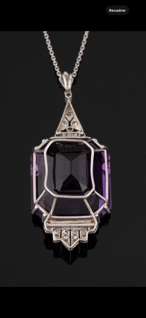 Pendentif Art-deco En Platine Et Diamants Serti d'Une Importante Améthyste