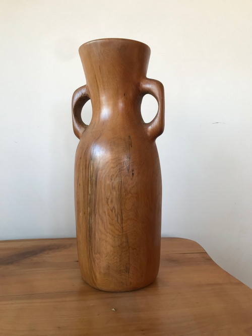 Vase pique-fleurs en bois d'olivier.