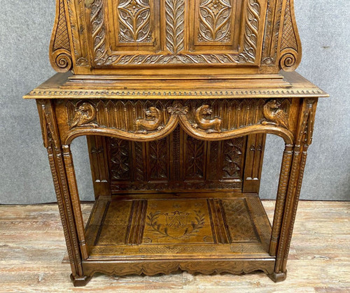 Gothic Renaissance style dresser cabinet in solid walnut, 18th century period