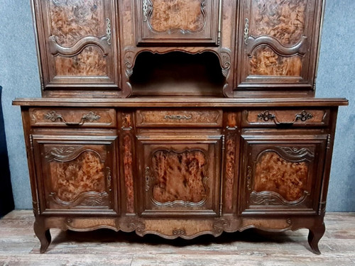 Credenza Bressan a due corpi in noce e radica circa 1880