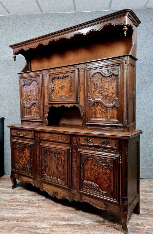 Credenza Bressan a due corpi in noce e radica circa 1880