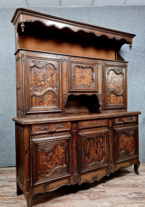 Credenza Bressan a due corpi in noce e radica circa 1880