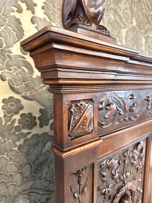 Renaissance style chest bench in walnut