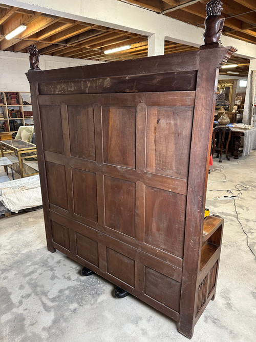 Renaissance style chest bench in walnut