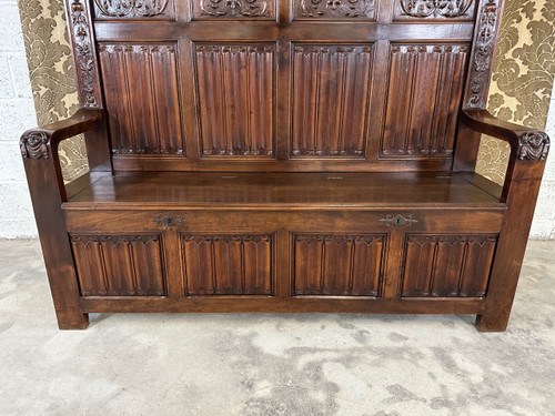 Renaissance style chest bench in walnut