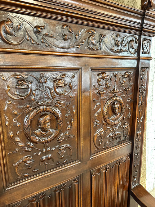 Renaissance style chest bench in walnut