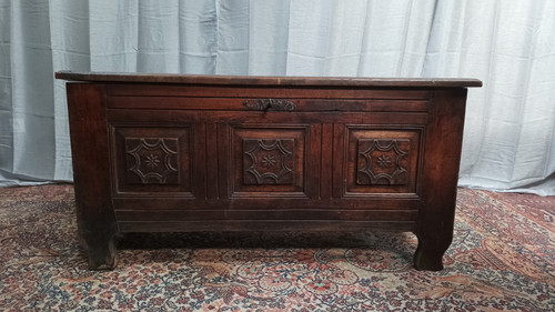 19th century Louis XIV oak chest