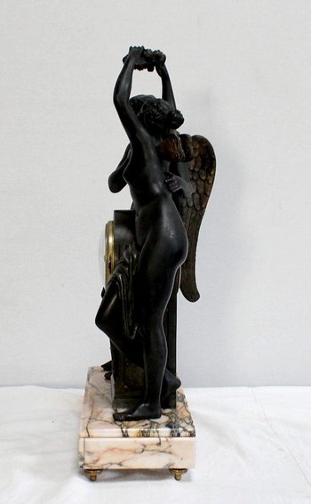  Pendolo in spelter "Psiche che incorona l'amore" secondo Claude Michallon - 1900