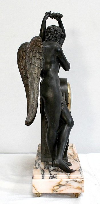  Pendolo in spelter "Psiche che incorona l'amore" secondo Claude Michallon - 1900