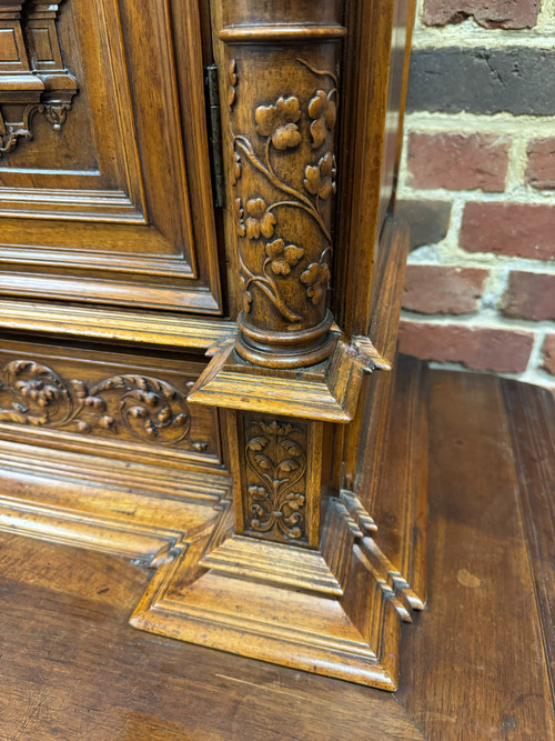 TWO-BODY CARVED RENAISSANCE BUFFET