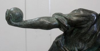  Bronzo a Patina Verde, "Il Giocatore di Bocce" - Inizio XX secolo