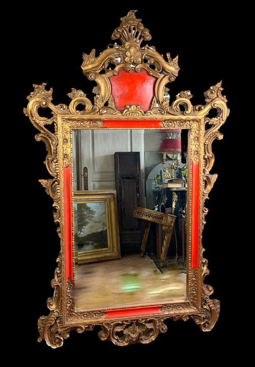 GRAND MIROIR ANCIEN EN BOIS SCULPTÉ PEINT ET DORÉ STYLE ITALIEN XVIIIe