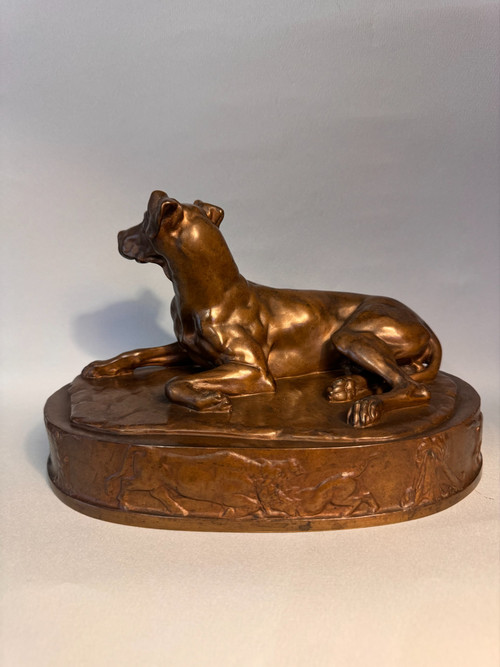 Grégoire GIRAUD. Liegender Hund in Bronze F. Barbedienne