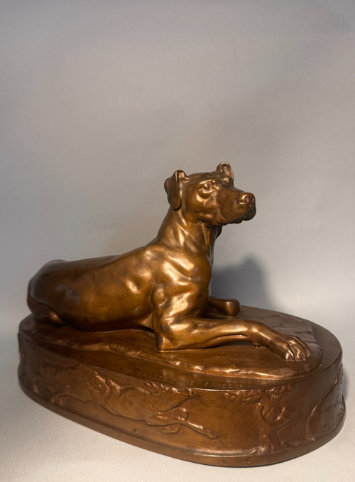 Grégoire GIRAUD. Liegender Hund in Bronze F. Barbedienne