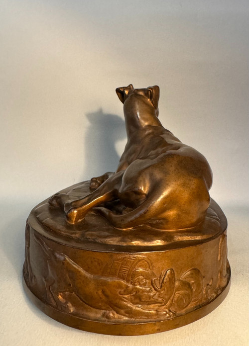 Grégoire GIRAUD. Liegender Hund in Bronze F. Barbedienne