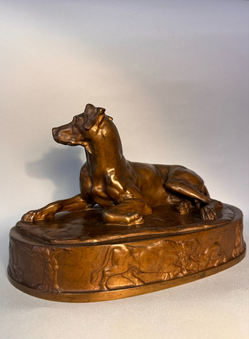 Grégoire GIRAUD. Liegender Hund in Bronze F. Barbedienne