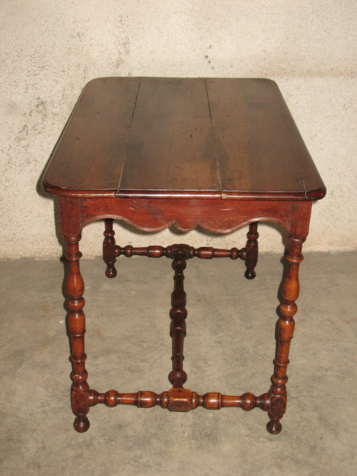 Lady's desk writing table in walnut with 1 drawer in belt Louis XIV period early 18th flag