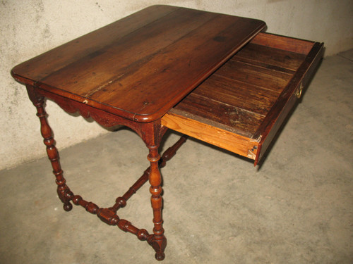 Lady's desk writing table in walnut with 1 drawer in belt Louis XIV period early 18th flag